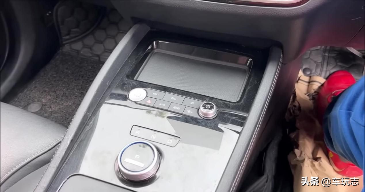 e6比亚迪新能源汽车,纯电动比亚迪e6不容忽视的亮点