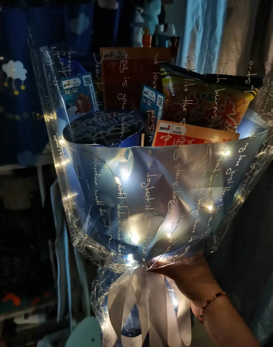 年轻人疯狂买彩票,彩票中了1800万这辈子够花了吗