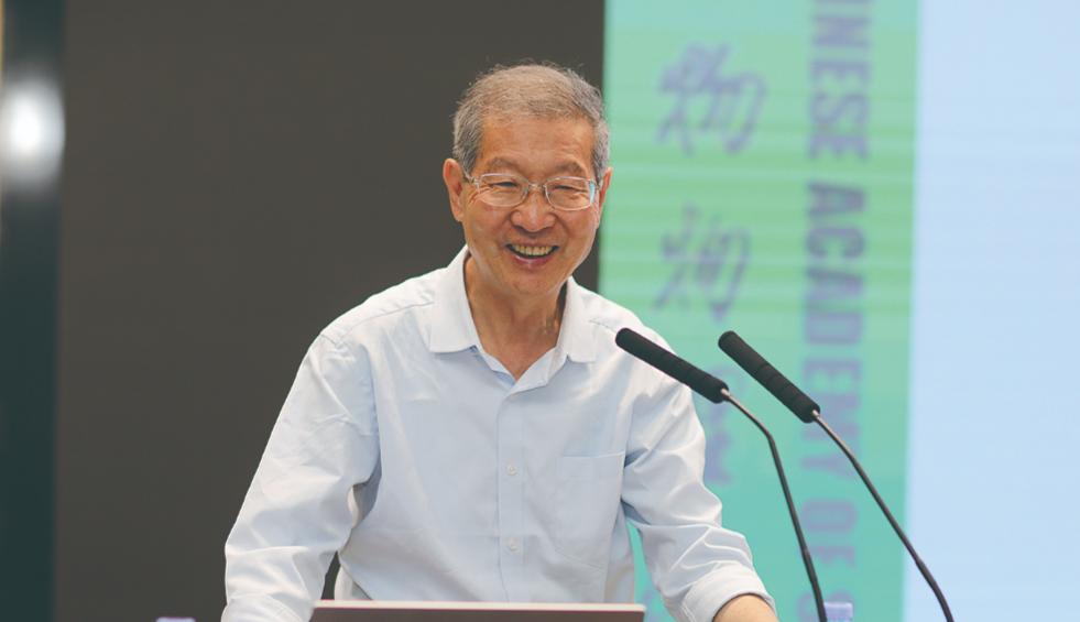 81岁院士，讲了一门“比春运火车票还难抢”的课