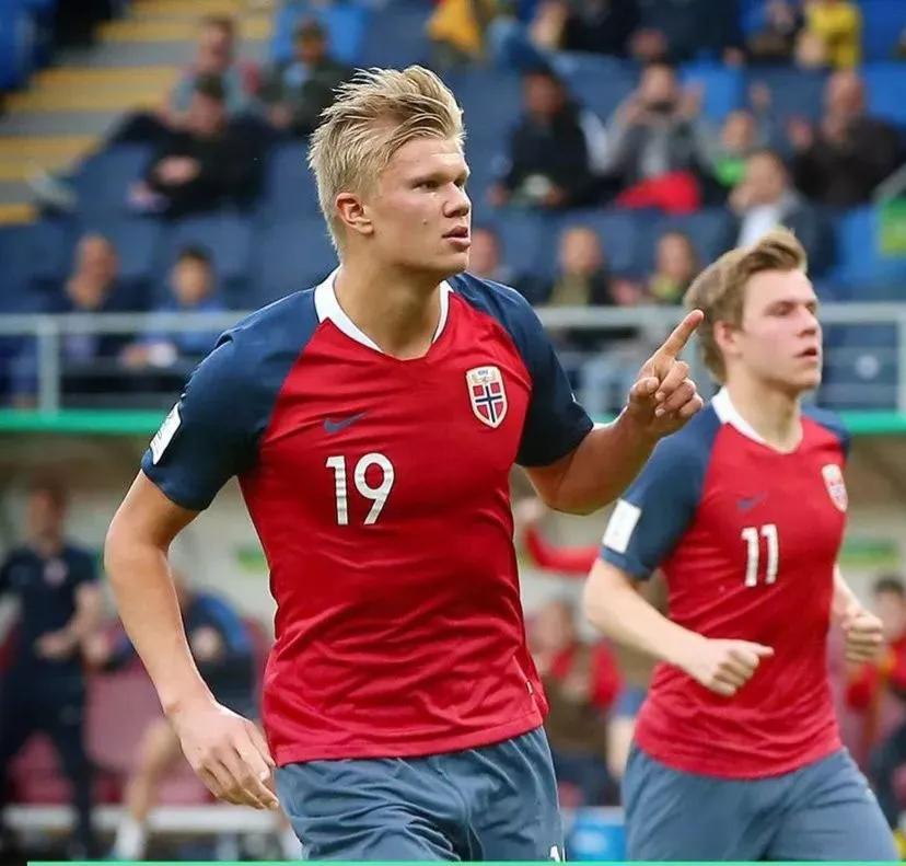 哈兰德的暴力射门观赏性,哈兰德奇怪的射门姿势