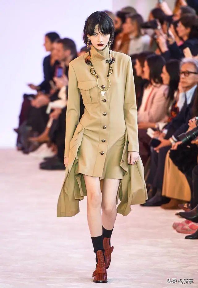 胸部略微下垂,胸部有时变大有时变小怎么回事