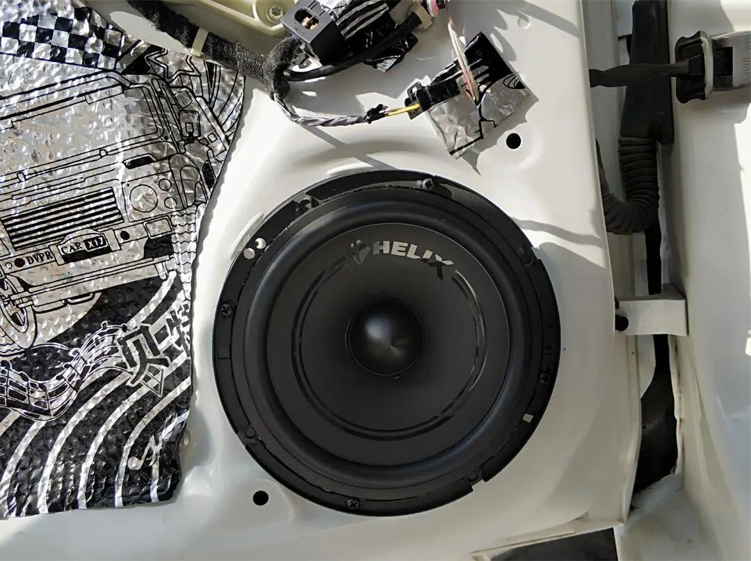 18款桑塔纳升级音响,18款桑塔纳原车6喇叭音响改装