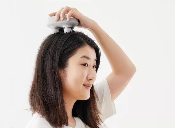 头皮总是长疙瘩或脓包是什么原因,头皮和脸上起疙瘩有脓包怎么回事