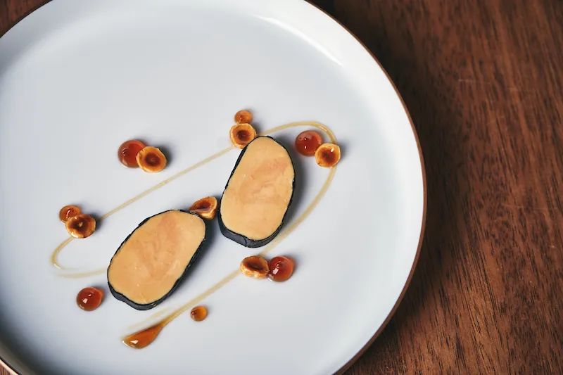 平平无奇一张合照，里面这个竟然价值百万！