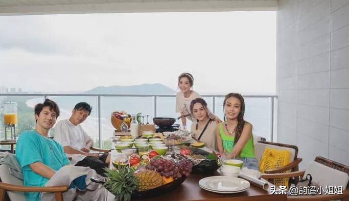 谢贤赌博欠债被抓,谢贤演赌神被扔下楼