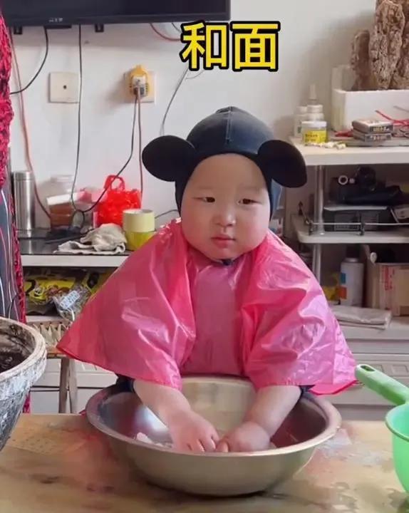 3岁小网红“屁逃祺祺”被网暴吐槽长得丑,网友:都是父母的问题