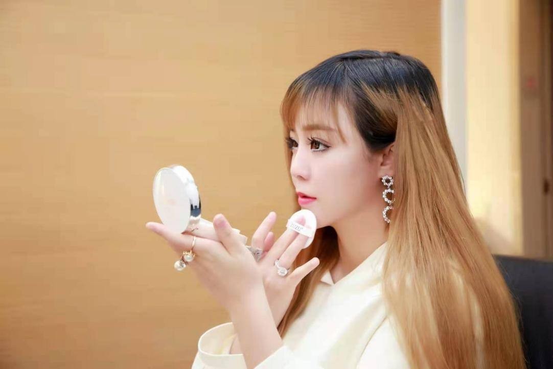 雪大展现创业路上的女性力量，红松助力弘慧公益为乡村孩子加油