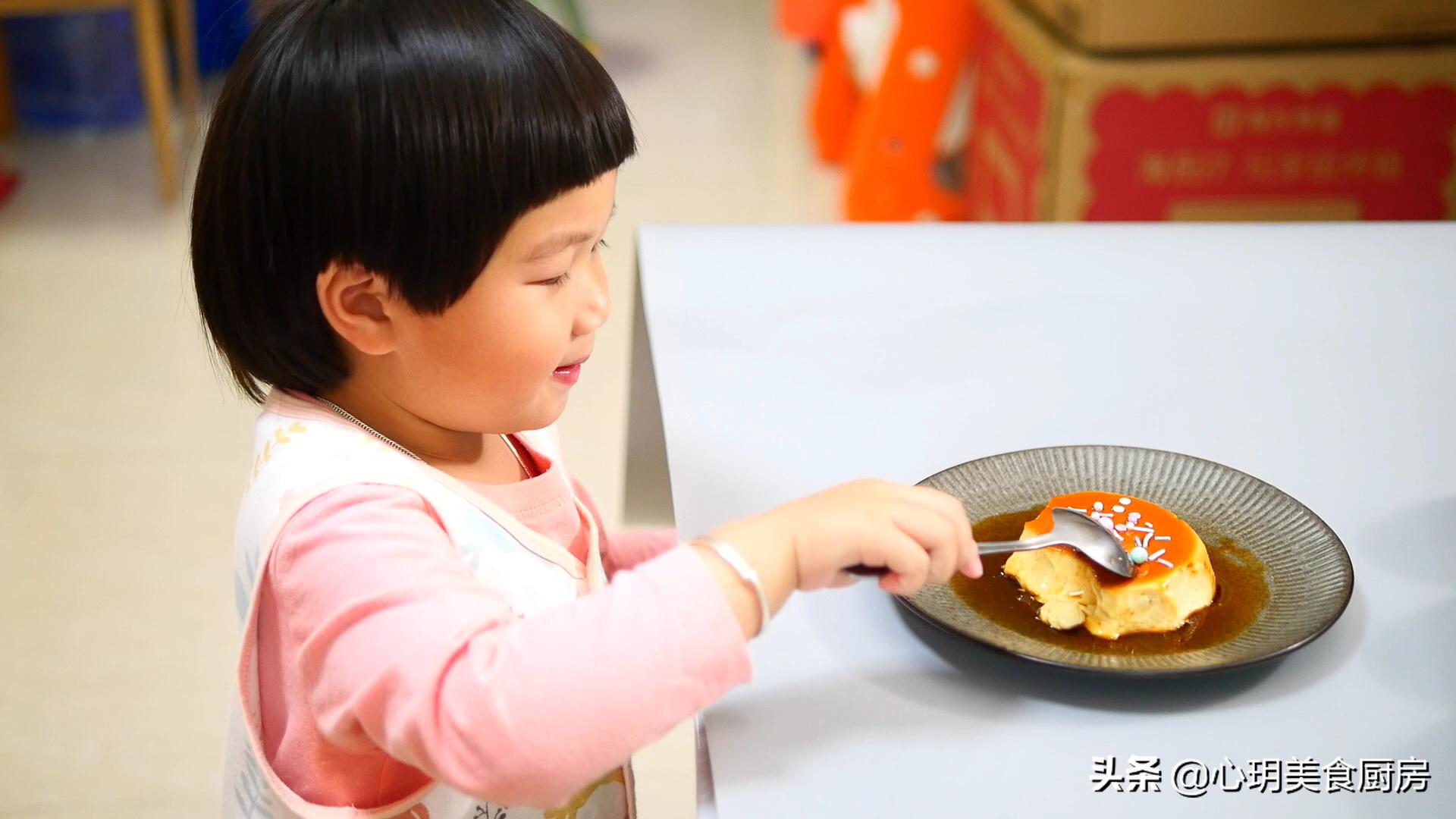 一瓶牛奶2个鸡蛋做蛋糕,一瓶牛奶两个鸡蛋怎么简单做蒸糕