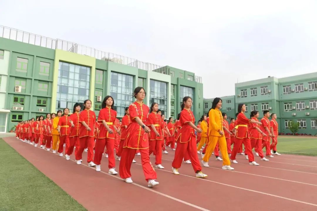 两千学生霸气登场的中杉金杉树体育节！泰酷辣！