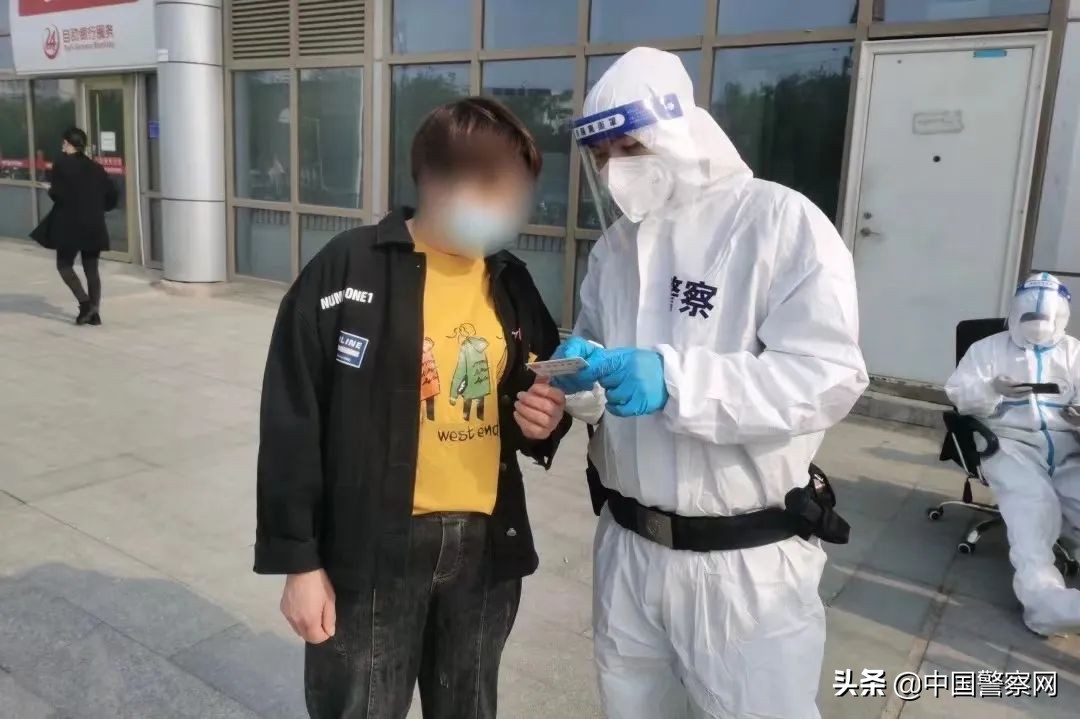 【抗疫一线】北京昌平：核酸检测点上的暖心警事儿