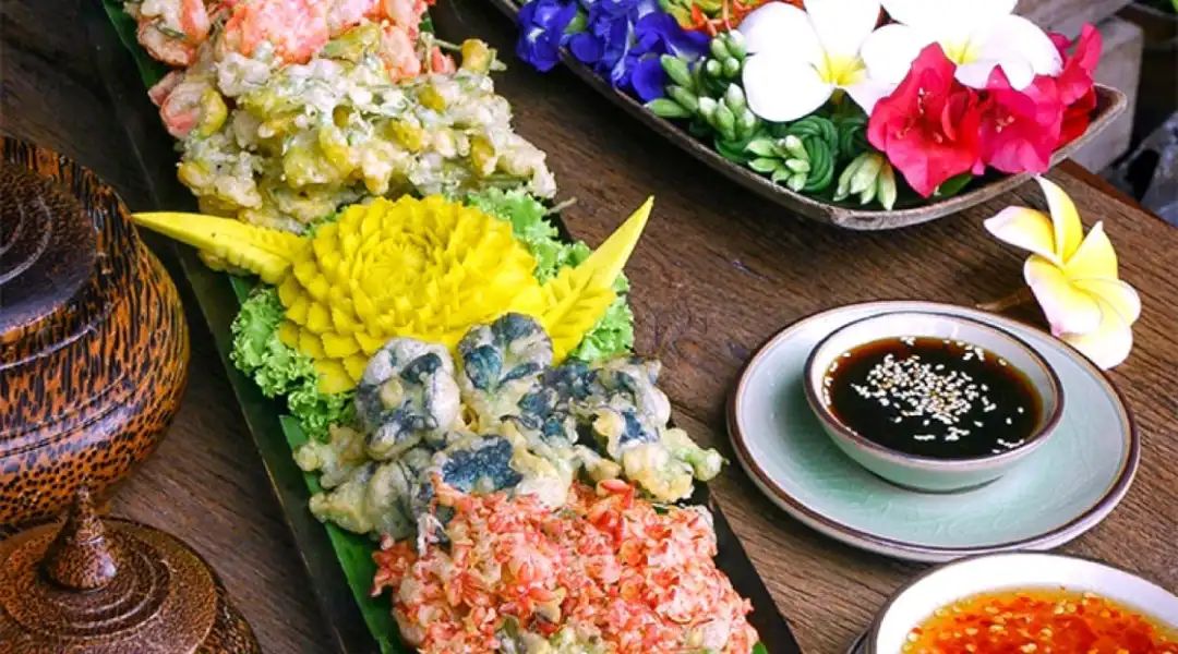 泰国曼谷街头美食草莓冰沙,泰国曼谷nana吃美食