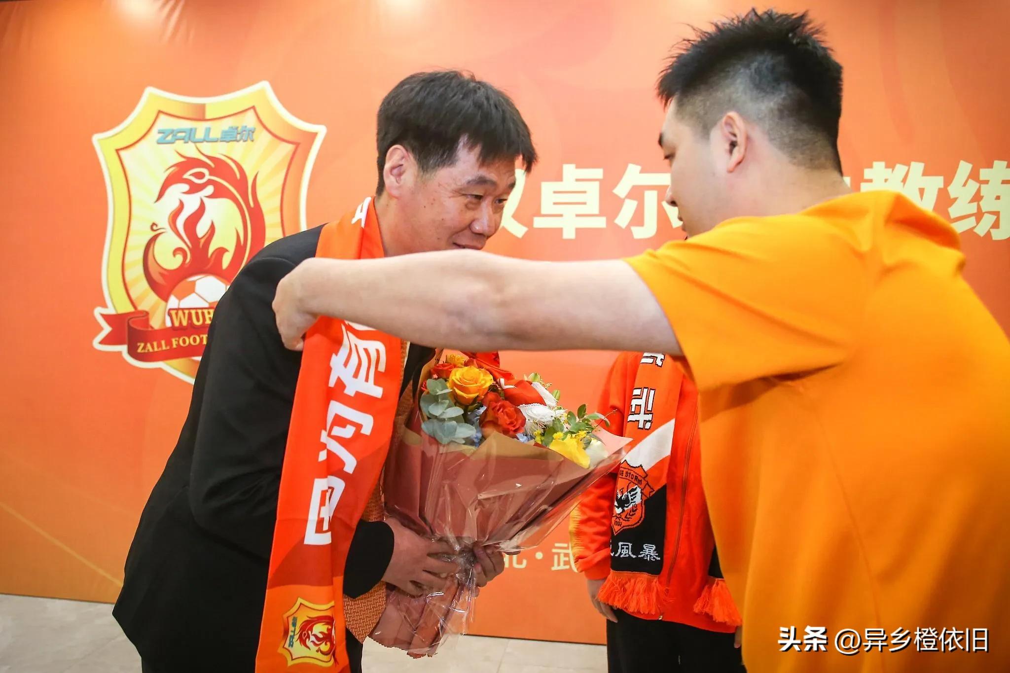 评价李霄鹏出任国足主帅,国足选帅引争议