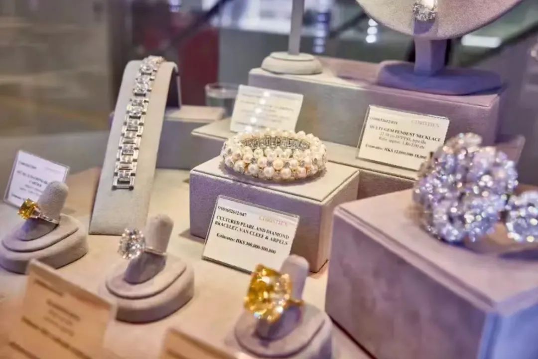 关之琳红宝石戒指,关之琳拍卖红宝石成交价