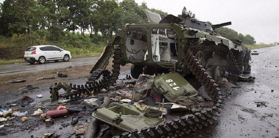 炮弹能炸一个足球场吗,一炮能掀翻坦克的加农榴弹炮