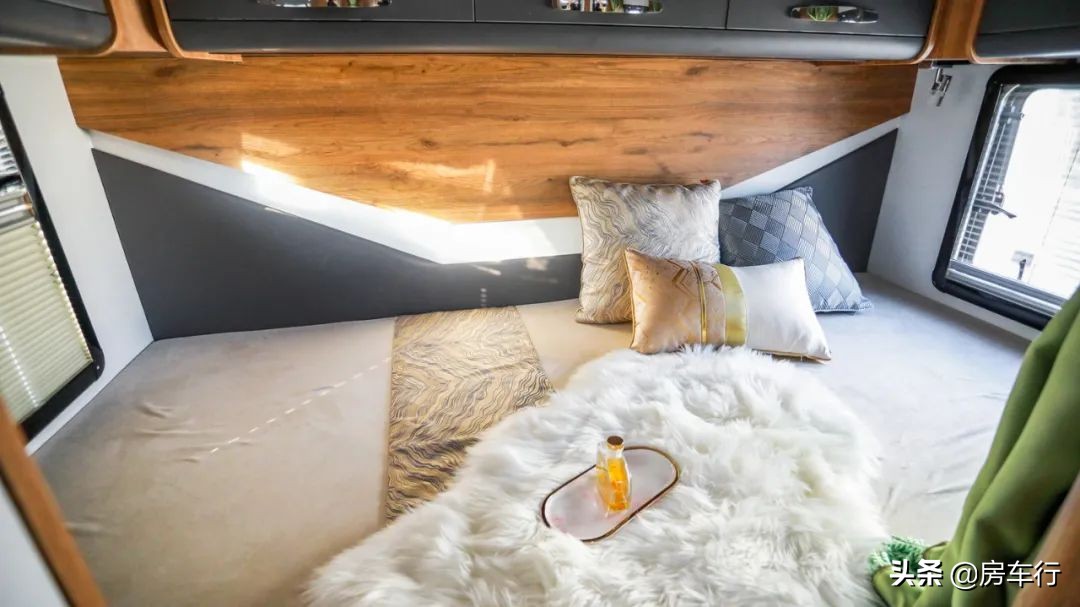 上汽跃进s1002.3t平头轻卡房车,2021年可可西里轻卡5.2t房车