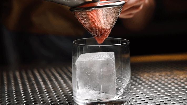 “这家「英伦餐吧」是专属你的快乐密码!”