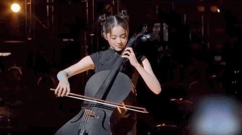 欧阳娜娜的潮牌浴袍,欧阳娜娜品牌浴袍998元一件