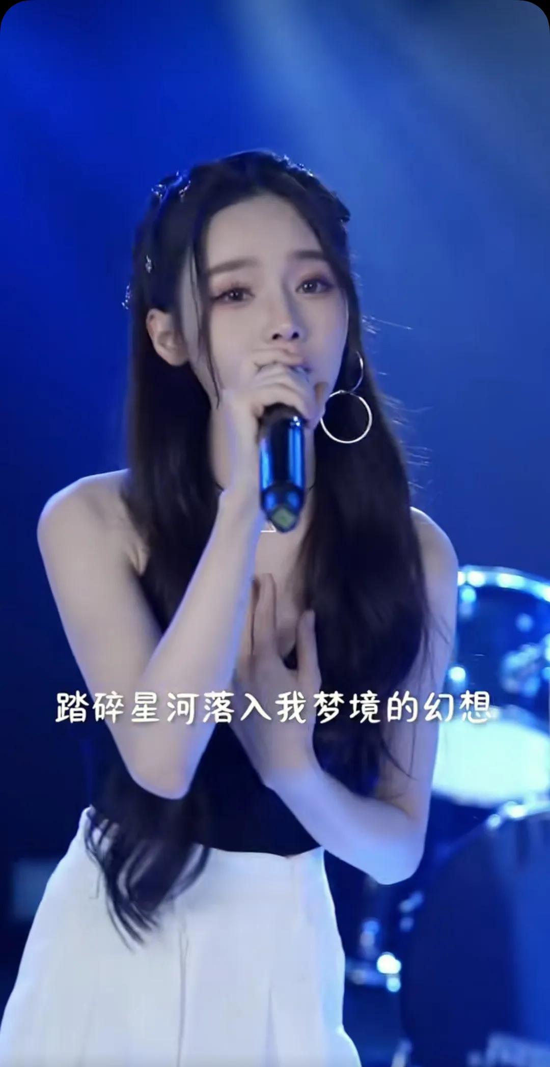 抖音网红歌手戴羽彤,抖音唱歌网红最火前十名歌手