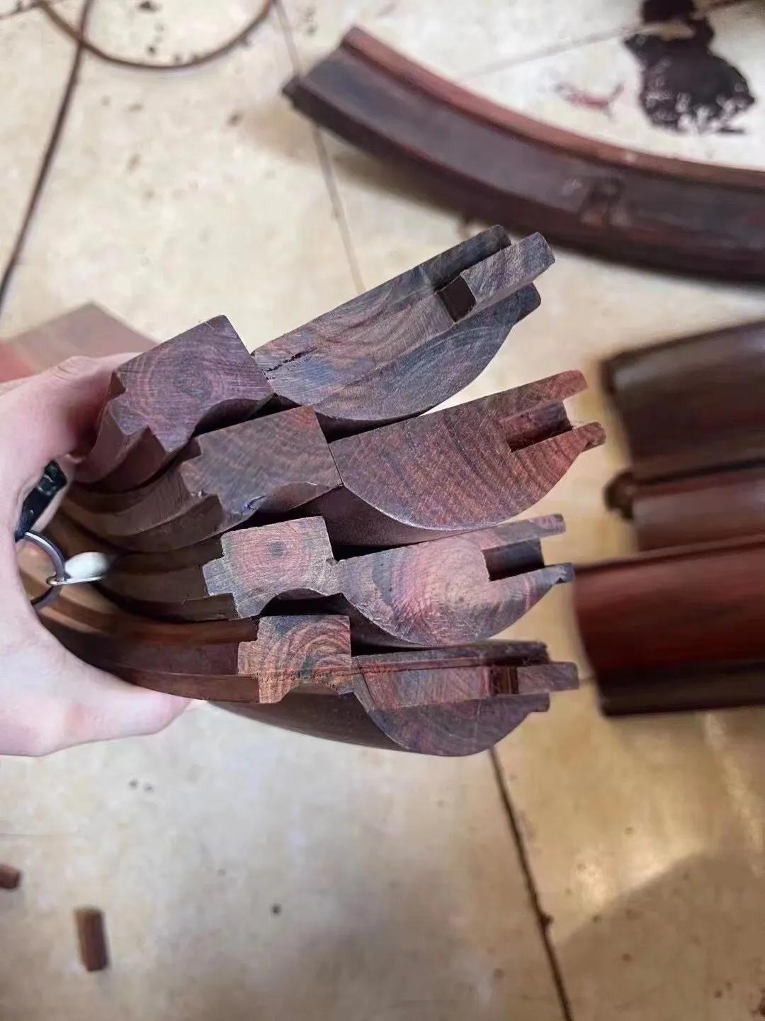 黑飘红属于大红酸枝的顶级吗,大红酸枝开料定制餐桌