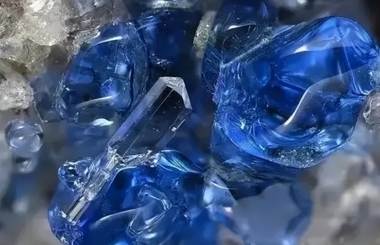 10种最漂亮的宝石,大自然中天然的蓝色宝石