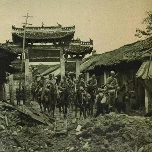 日军兽行:当着男人的面玷污了女儿,临走还残忍割下妻子乳房