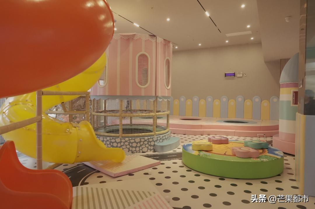 高山峡谷里的温泉,藏着与世隔绝的天然温泉