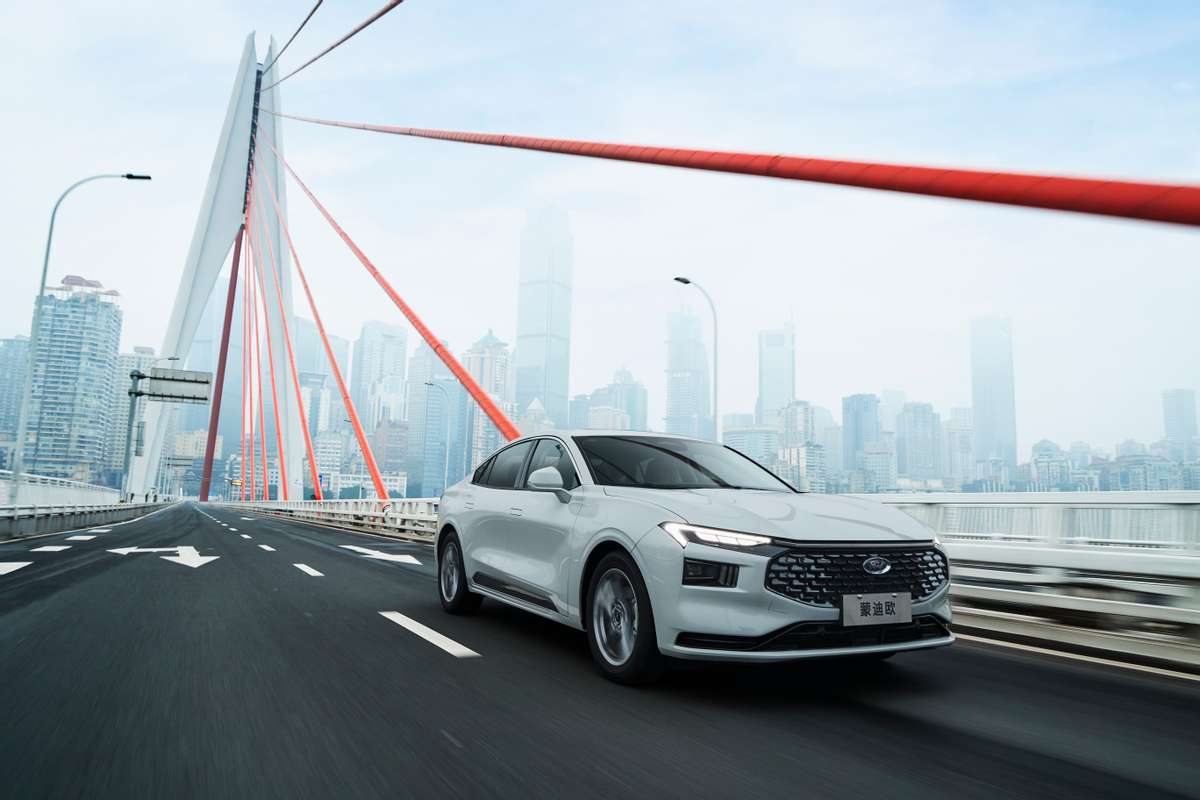 蒙迪欧1.5和迈腾2.0有多大区别,迈腾200万纪念版对比蒙迪欧至尊版