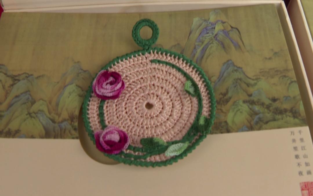 临朐柳山手工艺品,手工毛线钩织发财果树