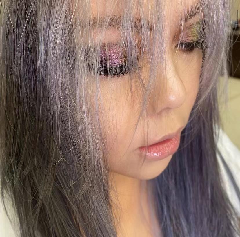 张惠妹年轻穿着,张惠妹罕见现身机场