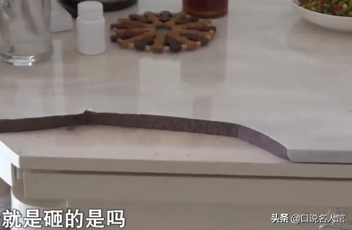 湖南老人交往小26岁女友，新房刚装好3天，女友就带别的男人私会