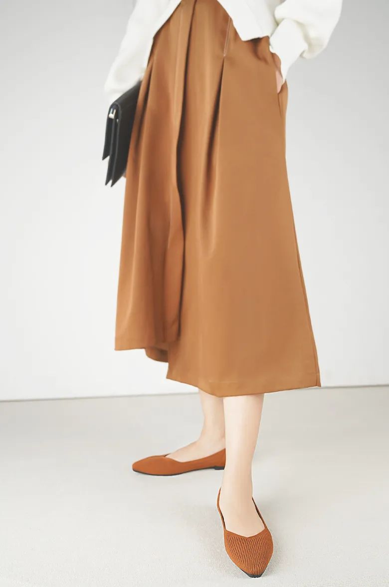 直筒牛仔裤小白鞋穿搭,小白鞋牛仔裤秋冬穿搭图片