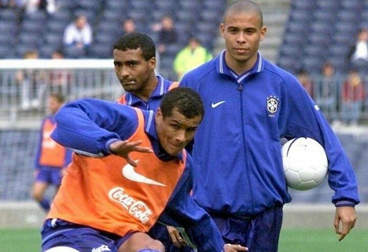 外星人罗纳尔多和梅西谁厉害,外星人罗纳尔多巅峰期