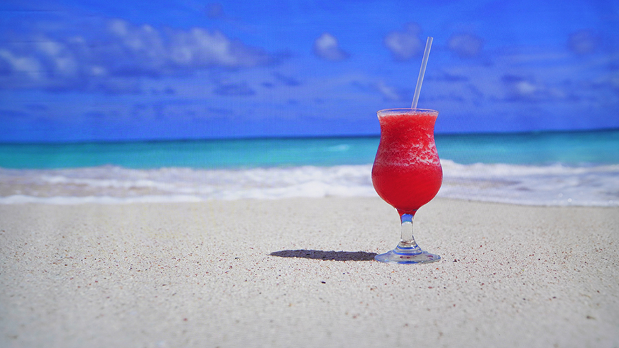 兼顾高亮度和0仰角超短焦,理光RU226ST商务投影仪上手评测