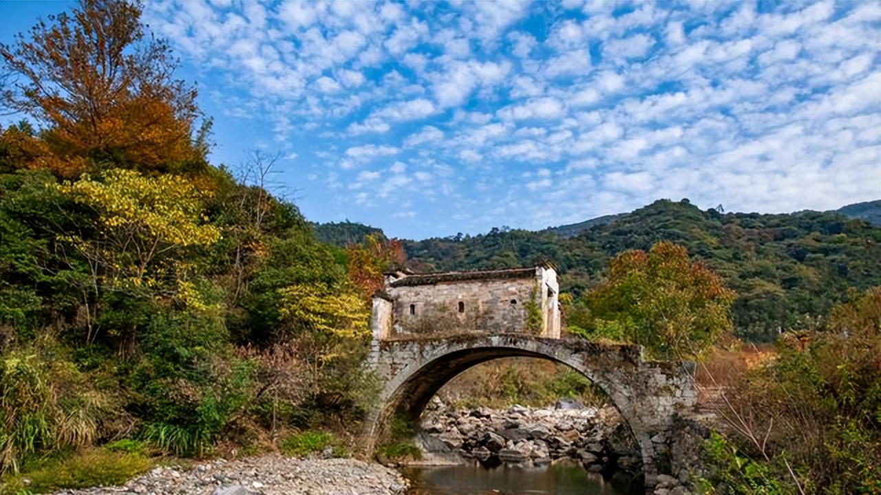 诗人流放边疆写的诗,诗人被贬时写下的诗句短句