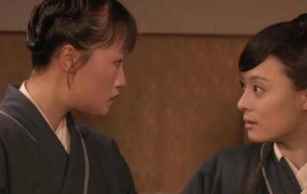 高鼻梁塌却很漂亮的女星,凸嘴短下巴的女人面相