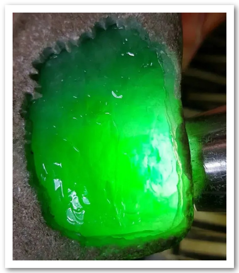 讲解翡翠原石种水表现视频,翡翠种水的鉴别方法视频