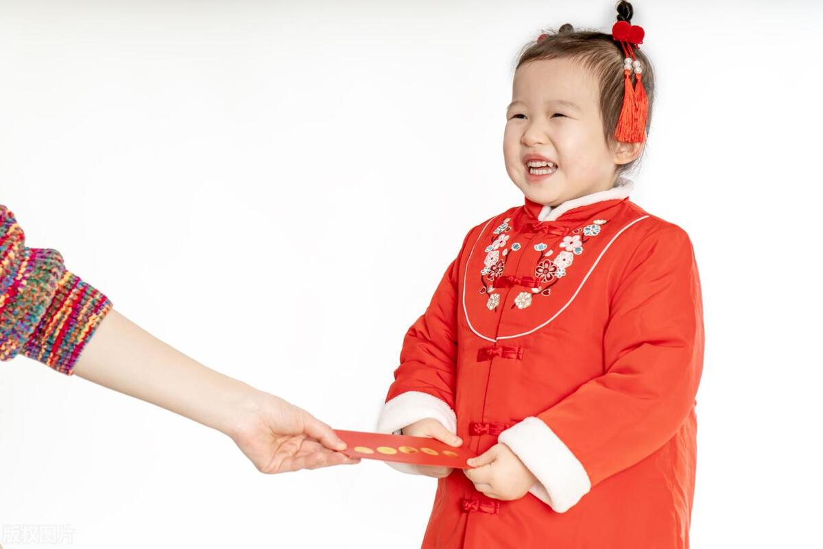 儿子的女朋友第一次上门，看到她拿的东西，我劝儿子赶紧分手