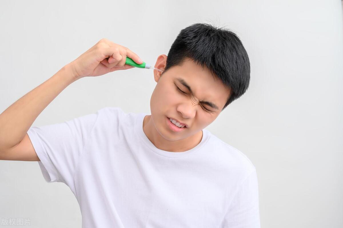 耳朵经常掏导致里面很痒怎么办,耳朵里面经常痒却啥也掏不出