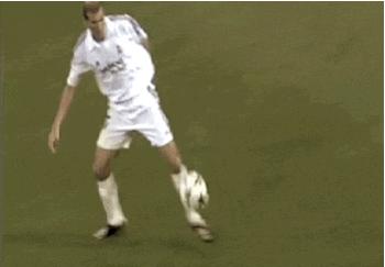 齐达内把足球艺术发挥得淋漓尽致,足球历史十大巨星齐达内