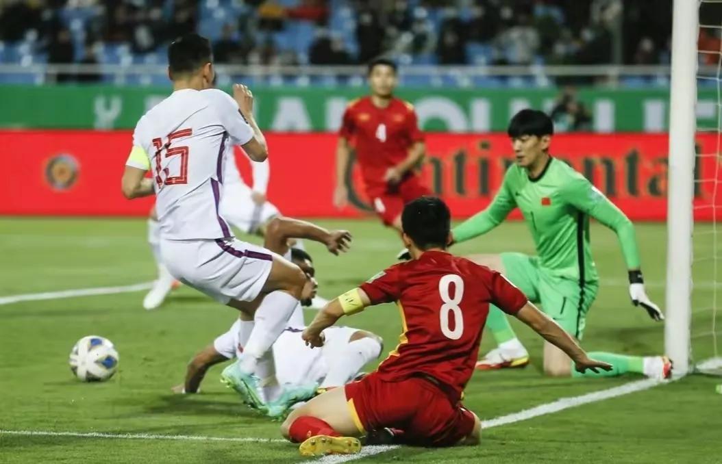 国足被越南“狂揍”！不解决这“八问”，中国足球永无出头之日…