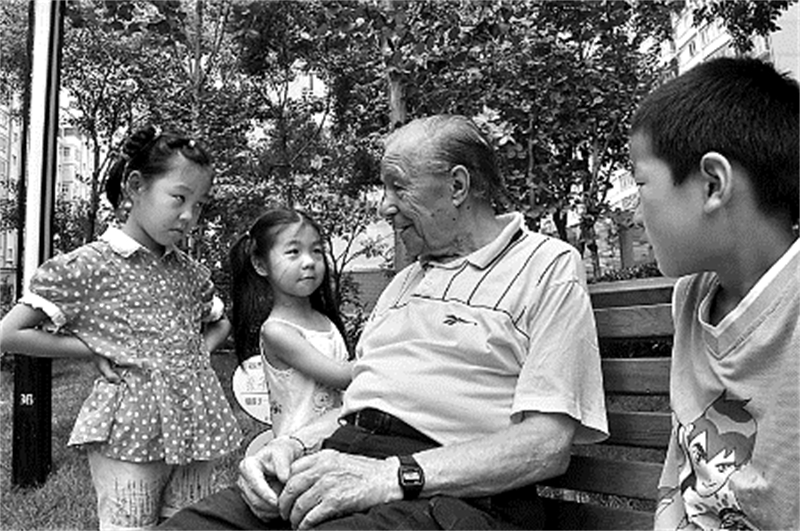 中国小伙报答在瑞士的八十岁房东,中国小伙报答瑞士房东最后的日子