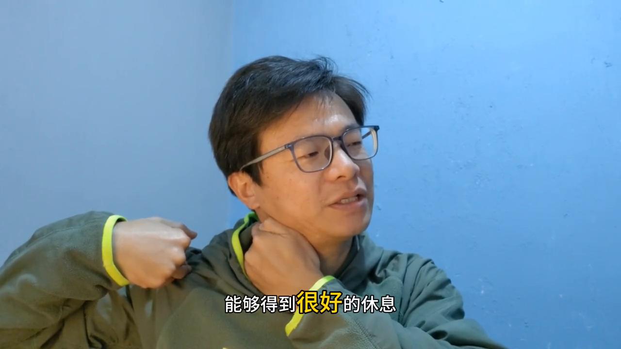 睡前肩背部放松,睡前拉伸肩颈斜方肌