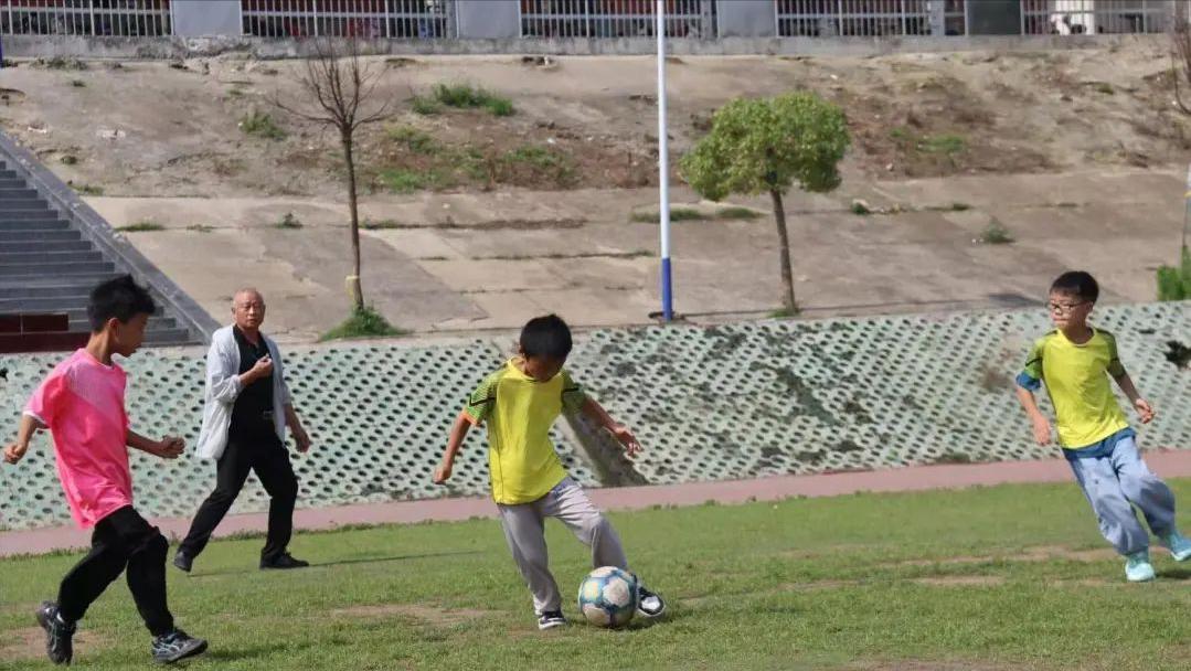 蒙洼足球的守望者——记安徽省阜南县郜台乡桂庙小学校长张志洪