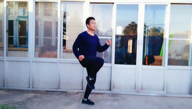 徒手深蹲高难度动作练大腿根肌肉,徒手深蹲锻炼腿部肌肉