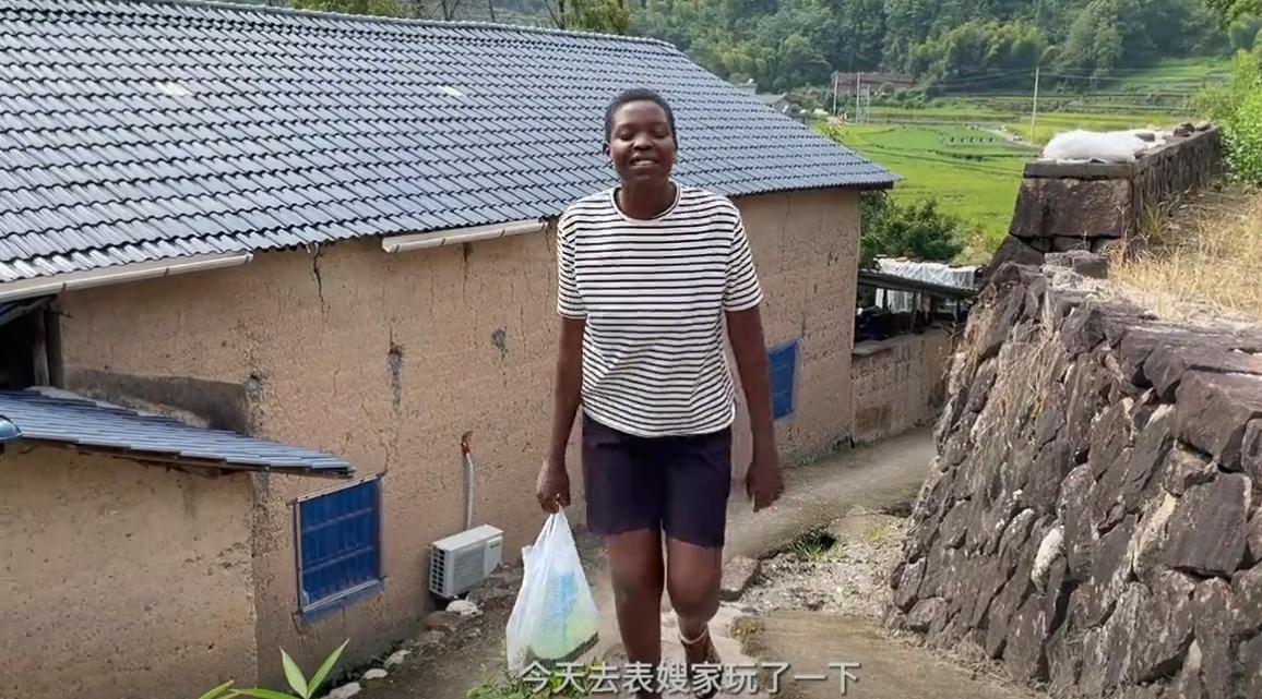 在华外国网红，非洲rose和伊博圈粉千万，“花蛇”潘南奎臭名昭著