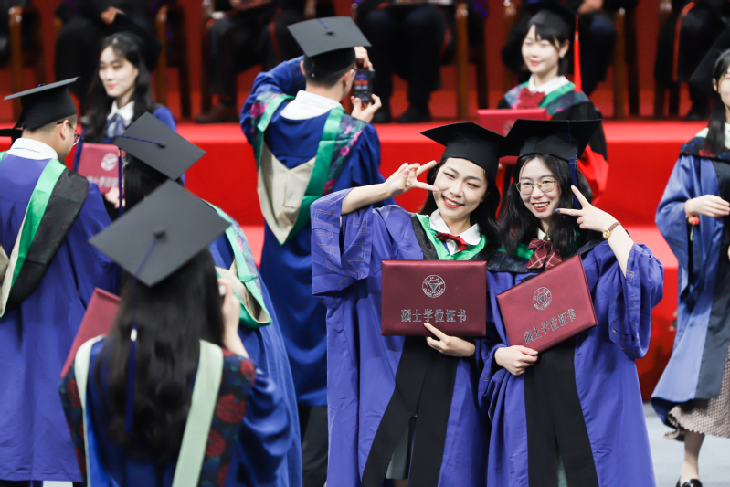 浙江大学举行2022年夏季研究生毕业典礼暨学位授予仪式