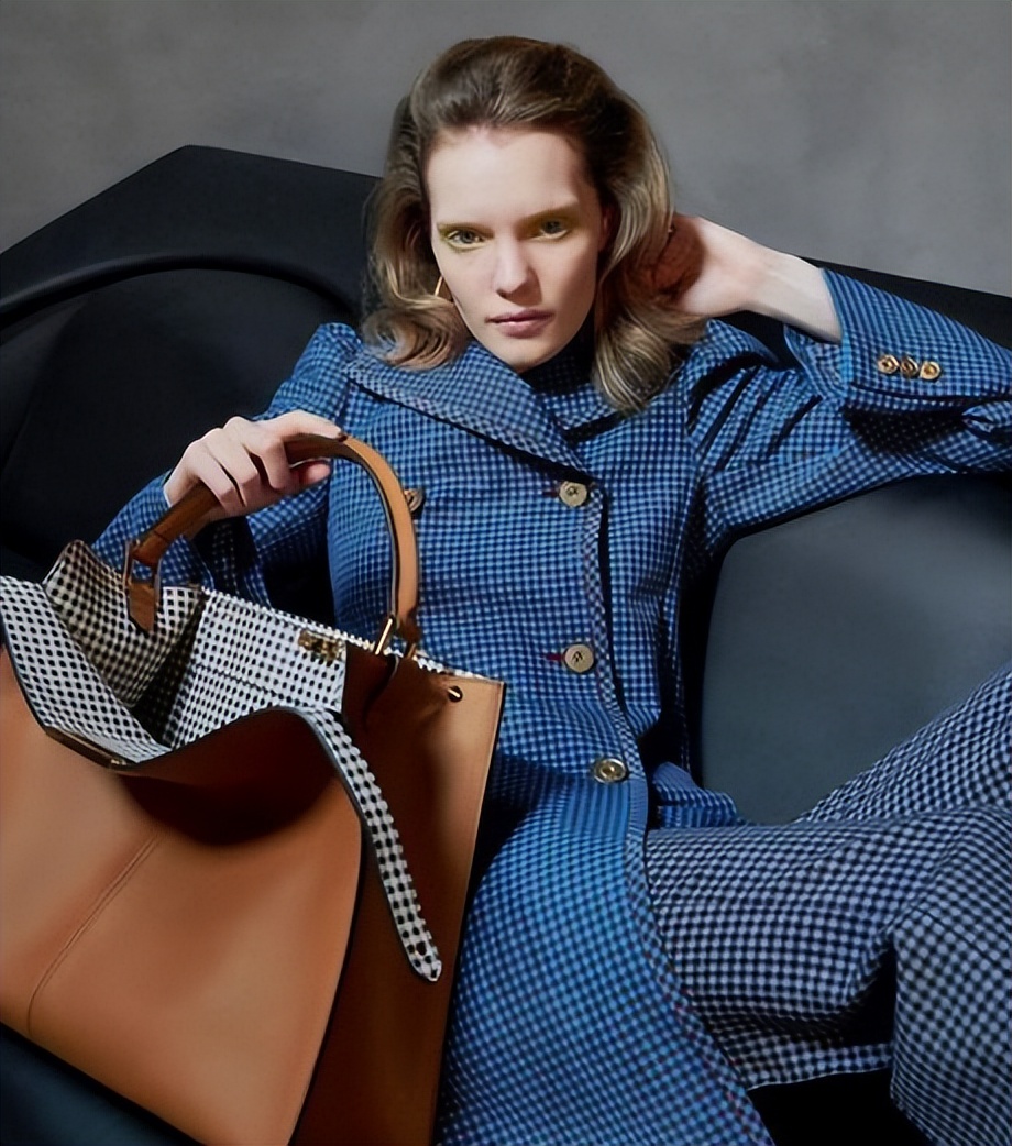 fendi长城大秀面试,fendi展示了什么