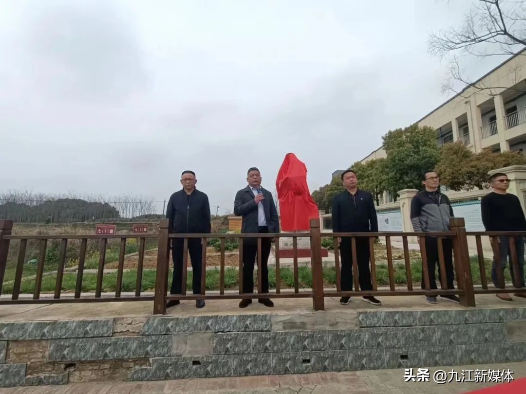 湖口学宫举行孔子圣像揭幕仪式,彭泽县令陶渊明雕像