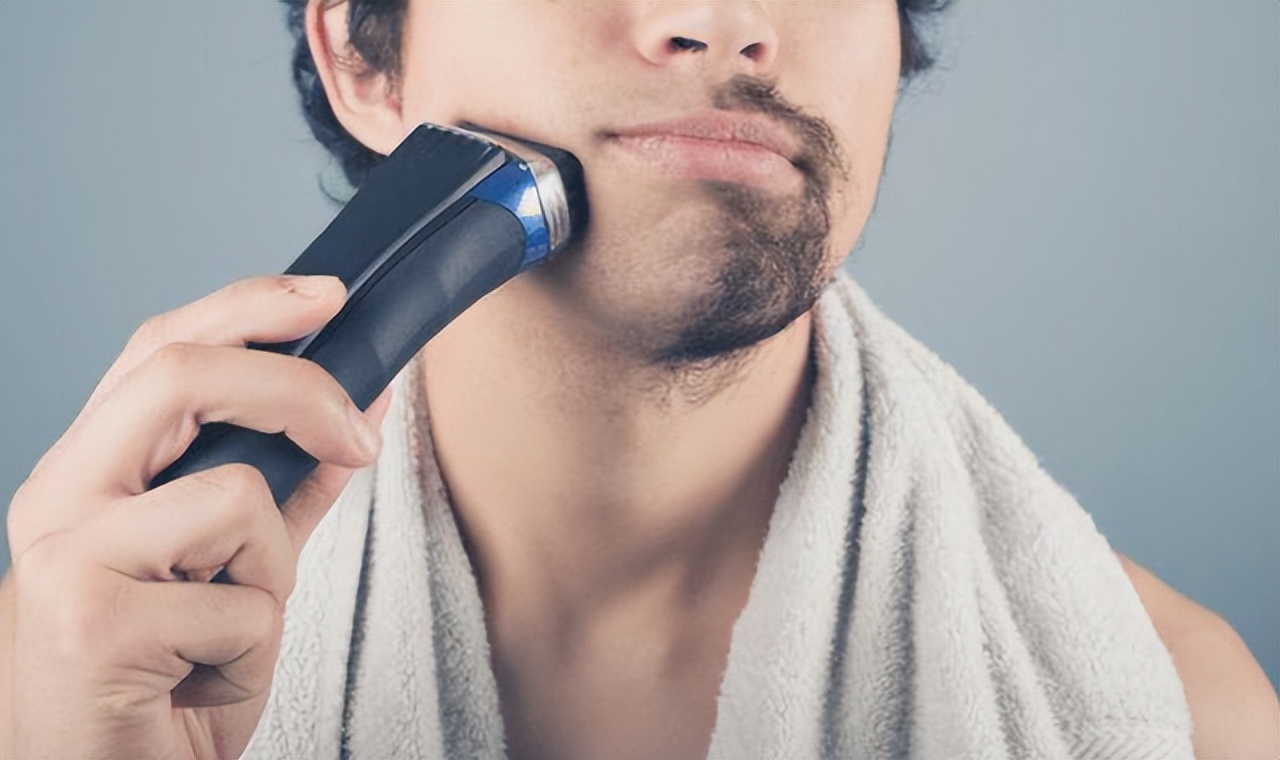 早上刚刮的胡子晚上又有,早上刚刮胡子到晚上就长出来了