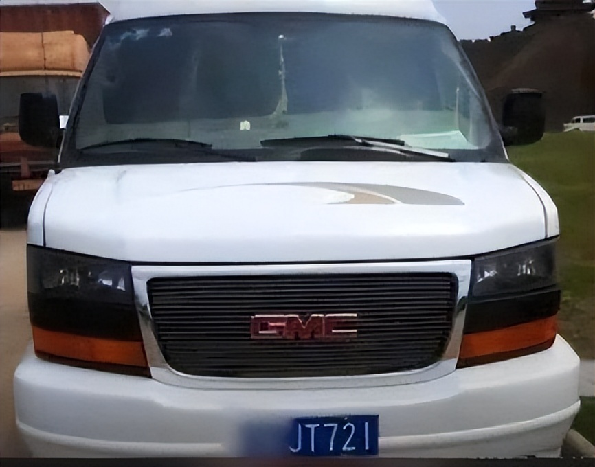 强捧不红景甜：坐拥3.5亿豪宅被张继科拒婚，资源逆天金主成谜